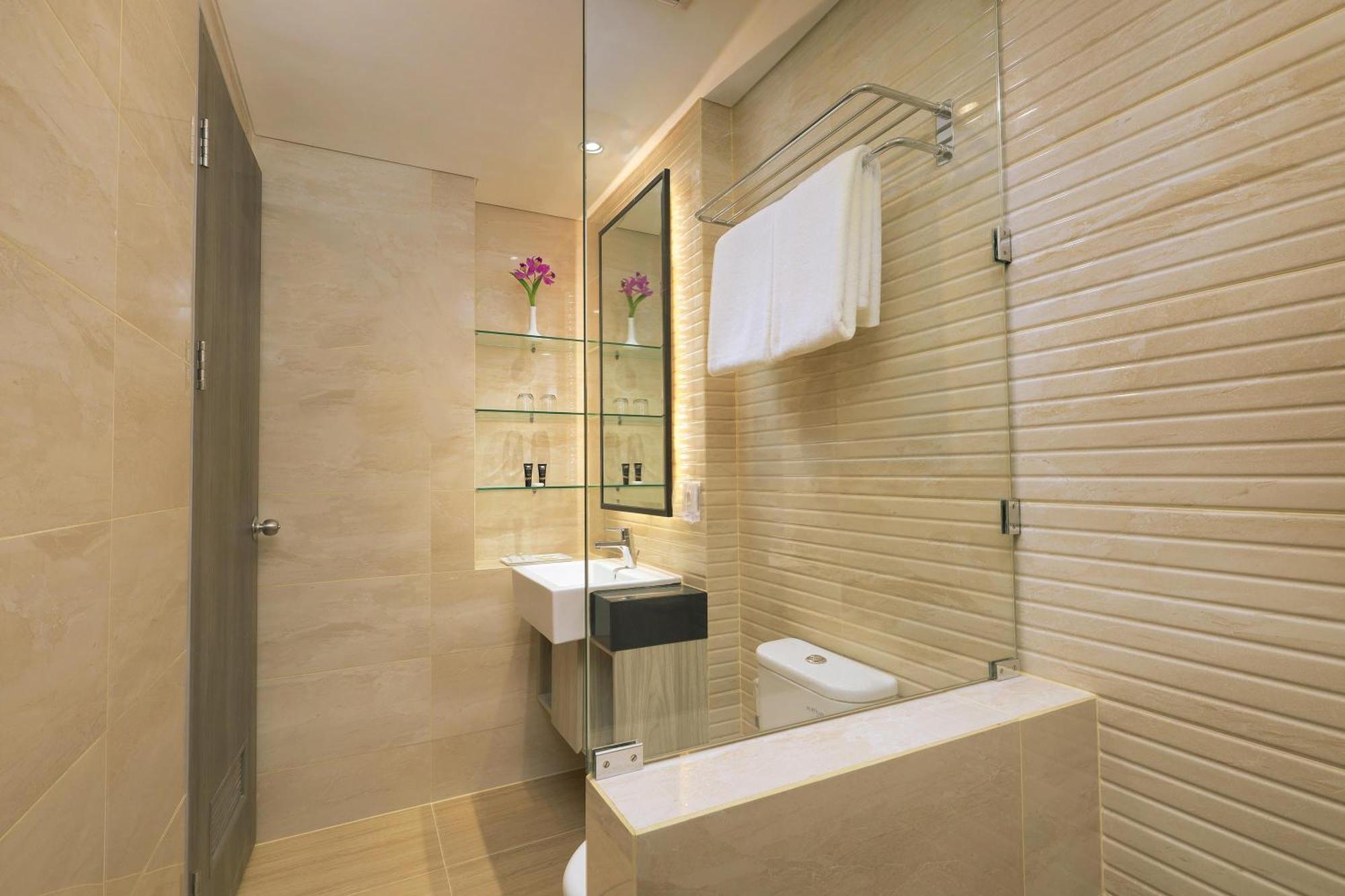 Hotel Royal Regantris Kuta à Kuta Lombok Extérieur photo